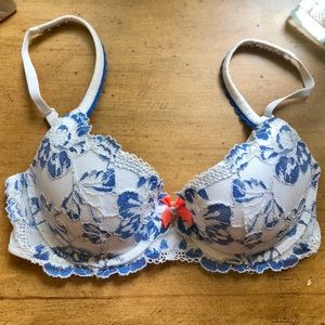 Victoria’s Secret Lace Perfect Coverage Bra - 32C